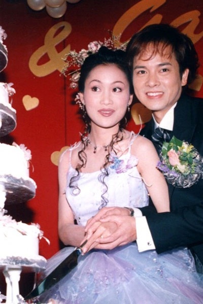 “Chúc Anh Đài” Lương Tiểu Băng và tình yêu với… “Mã Văn Tài” sau 15 năm - 6 Lương Tiểu Băng và Trần Gia Huy trong hôn lễ