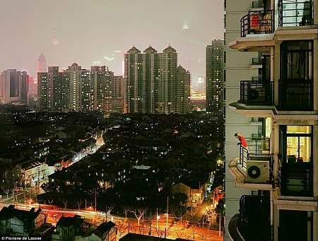 Bộ ảnh kể về sự cô đơn trong thành phố - 7 Người
phụ nữ trong khoảnh khắc tĩnh lặng riêng tư.