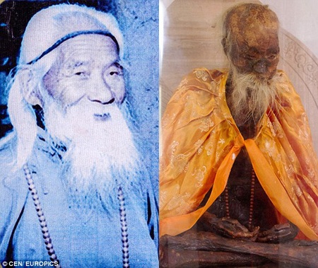 Người dân Trung Quốc đổ xô chiêm bái... xác ướp thầy tu 102 tuổi - 2 Người dân Trung Quốc đổ xô chiêm bái... xác ướp thầy tu 102 tuổi