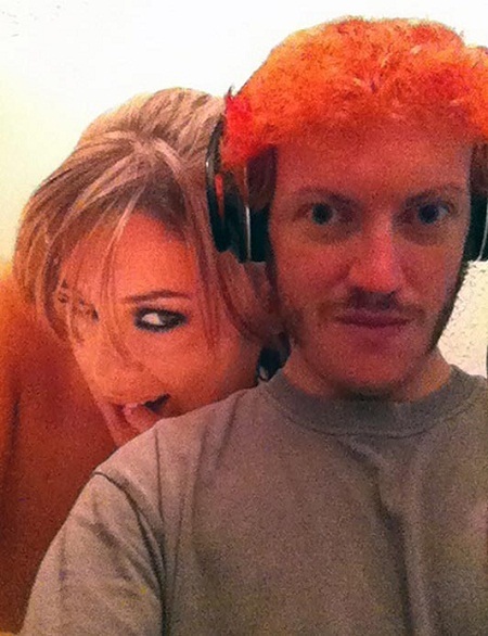 Holmes đã đưa ra lời biện hộ cho hành động của bản thân là
bởi tâm thần bất thường.