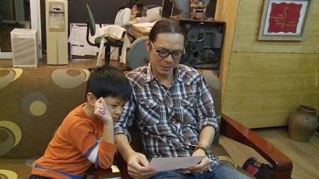 Yêu đời, lấy... nhiều vợ, đẻ nhiều con và sống hồn nhiên hơn - 2 - Cho đến thời điểm này, anh có hài lòng với cuộc sống không?