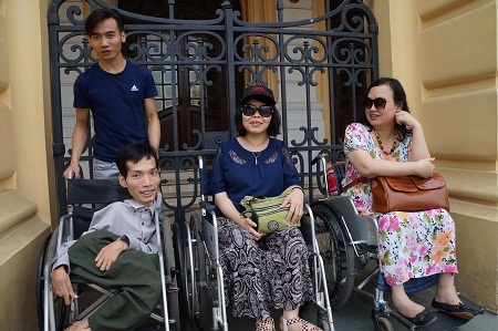 Nghĩ từ hình ảnh khiêng nhau vào... Nhà hát Lớn Hà Nội - 15 Nghĩ từ hình ảnh khiêng nhau vào... Nhà hát Lớn Hà Nội