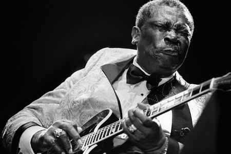 B.B. King trong những năm tháng tuổi già vẫn tích cực hoạt động nghệ thuật.