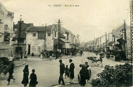 Phố Hàng Đào.