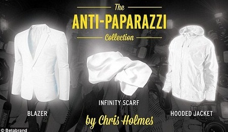 Nam
ca sĩ Will.I.Am sử dụng máy tính bảng để gửi nụ cười (của chuột Mickey) tới thợ
săn ảnh.