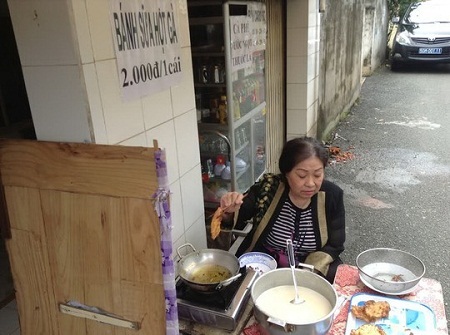 Nghệ sĩ lận đận tuổi “xế chiều” - 1 NSƯT Ngọc Hương dù bệnh tật vẫn phải bán bánh để có tiềm mua gạo mỗi ngày