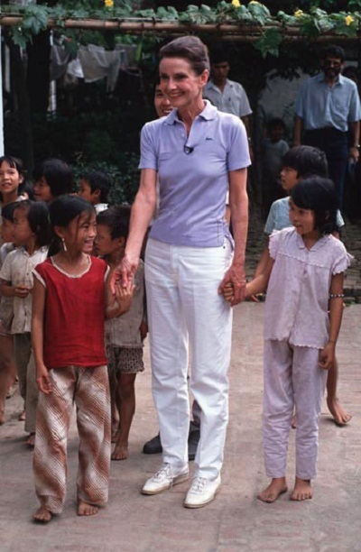 Những hình ảnh xúc động về minh tinh điện ảnh Audrey Hepburn - 7 Khi còn trẻ, Audrey Hepburn được coi là biểu tượng thời
trang của nữ giới.