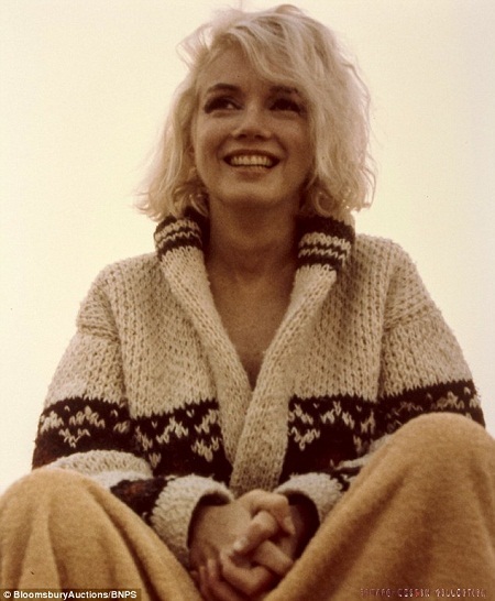 Ảnh hiếm chụp “biểu tượng sex” Marilyn Monroe chỉ 3 tuần trước khi qua đời - 4 Bộ
ảnh do George Barris thực hiện ngày 13/7/1962 sẽ được đem ra bán đấu giá trong
tuần tới.