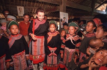 Những hình ảnh xúc động về minh tinh điện ảnh Audrey Hepburn - 12 Khi còn trẻ, Audrey Hepburn được coi là biểu tượng thời
trang của nữ giới.