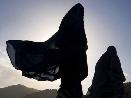 Câu chuyện khắc nghiệt về chiếc khăn trùm của phụ nữ Hồi Giáo | Báo Dân trí