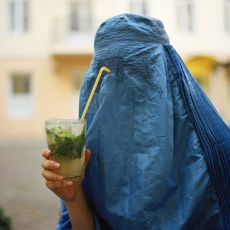 Câu chuyện khắc nghiệt về chiếc khăn trùm của phụ nữ Hồi Giáo - 3 Burqa