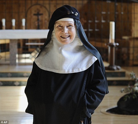 Chuyện đời nữ tu sĩ từng là ngôi sao điện ảnh gây sốt - 2 Nữ
tu Dolores Hart ở thời điểm hiện tại, giờ đây người ta gọi bà là Mẹ Dolores Hart.