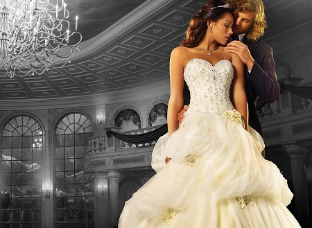 Váy cưới tuyệt đẹp lấy cảm hứng từ các nàng công chúa - 17 Nàng tiên cá Ariel và chiếc váy cưới đuôi cá.