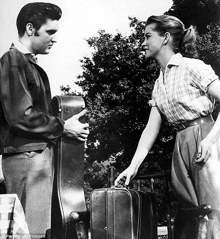 Chuyện đời nữ tu sĩ từng là ngôi sao điện ảnh gây sốt - 5 Nữ
tu Dolores Hart ở thời điểm hiện tại, giờ đây người ta gọi bà là Mẹ Dolores Hart.