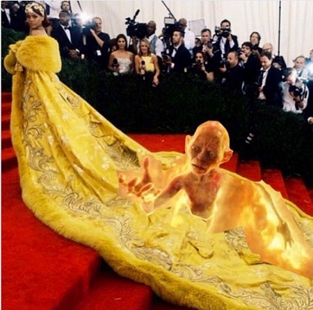 Rihanna ê chề vì “phục trang đẳng cấp” của nhà thiết kế Trung Quốc - 13 Hành
động đập trứng có lẽ là nguồn cảm hứng để nhà thiết kế Guo Pei thực hiện nên
chiếc váy này?