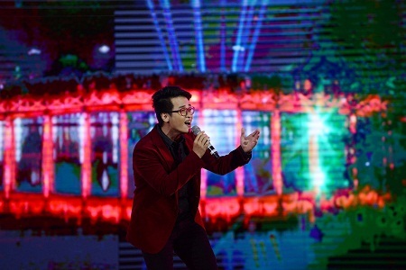 Thăng hoa cảm xúc với “Đỏ”