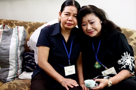 NS Kim Cương không cầm được nước mắt