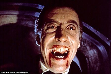 Nam diễn viên “Bá tước Dracula” qua đời - 2 Nam diễn viên được biết tới nhiều nhất với vai Bá tước
Dracula.