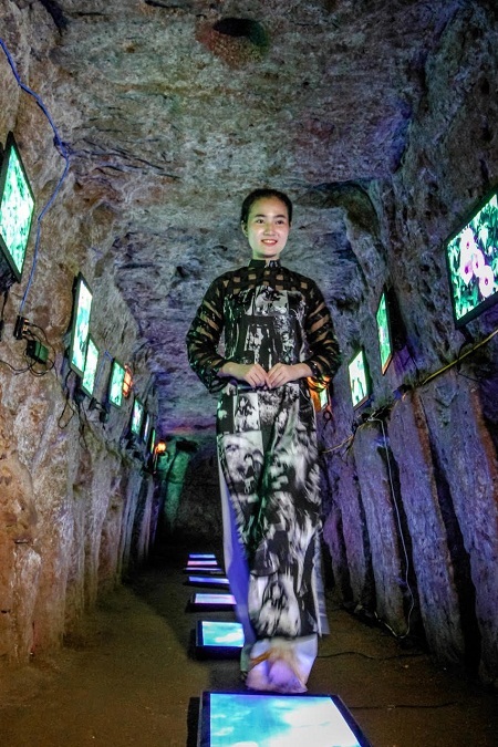 Ấn tượng trình diễn áo dài dưới lòng đất - 5 Tin