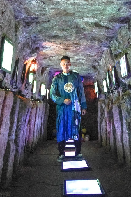 Ấn tượng trình diễn áo dài dưới lòng đất - 9 Tin