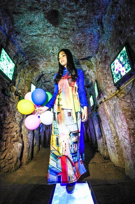 Ấn tượng trình diễn áo dài dưới lòng đất - 10 Tin