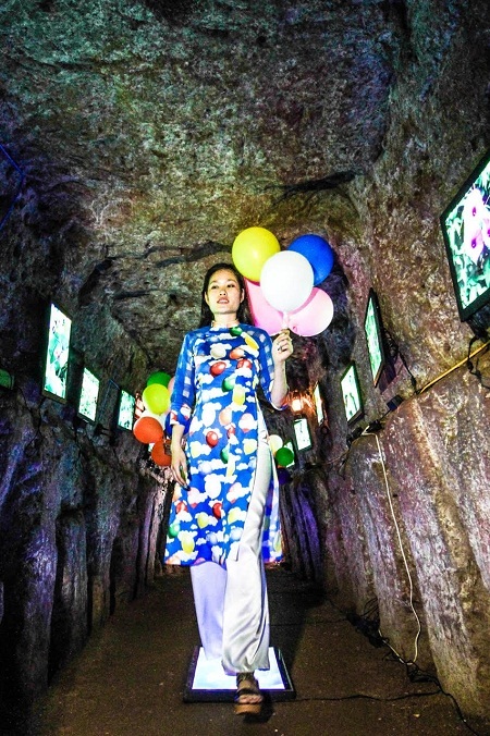 Ấn tượng trình diễn áo dài dưới lòng đất - 13 Tin