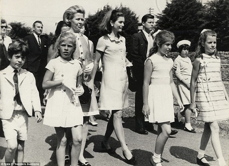 Ảnh hiếm về gia đình cố Tổng thống Mỹ Kennedy - 4 Tổng
thống Mỹ John Kennedy xuất hiện một cách giản dị, đời thường.