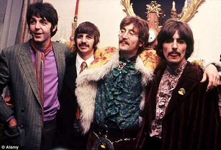 Cây ghita bị thất lạc của John Lennon có giá hơn 17 tỉ đồng