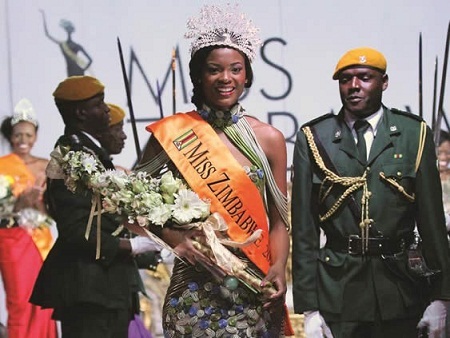Hoa hậu Zimbabwe bị truất ngôi vì lộ ảnh khỏa thân - 2 Hoa hậu Zimbabwe 2014 cũng từng bị truất ngôi vì cùng lý do