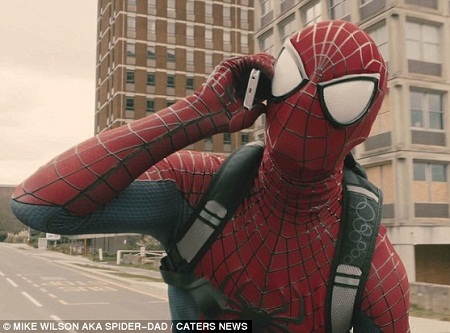 “Người Nhện” và câu chuyện xúc động về sinh nhật cuối cùng của bé 5 tuổi - 1 “Người Nhện” và câu chuyện xúc động về sinh nhật cuối cùng của bé 5 tuổi