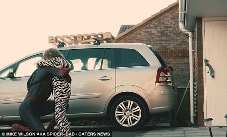 “Người Nhện” và câu chuyện xúc động về sinh nhật cuối cùng của bé 5 tuổi - 7 Cậu bé Jayden là một “fan cuồng” của Người Nhện.