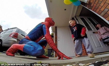 “Người Nhện” và câu chuyện xúc động về sinh nhật cuối cùng của bé 5 tuổi - 8 Cậu bé Jayden là một “fan cuồng” của Người Nhện.