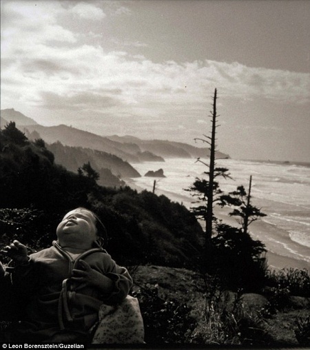 30 năm thực hiện bộ ảnh về con gái tật nguyền của người cha đơn thân - 4 Bộ ảnh cha đơn thân chăm con gái tật nguyền gây xúc động mạnh mẽ