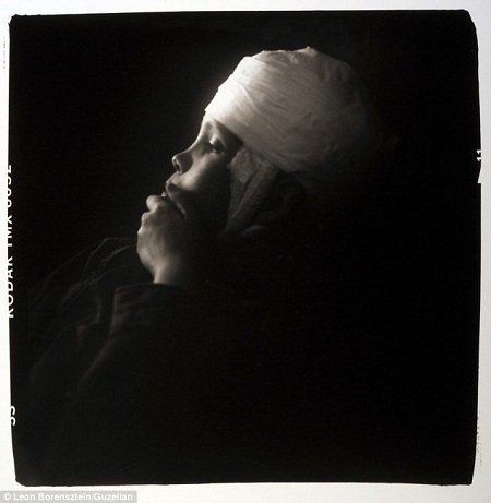 30 năm thực hiện bộ ảnh về con gái tật nguyền của người cha đơn thân - 5 Bộ ảnh cha đơn thân chăm con gái tật nguyền gây xúc động mạnh mẽ