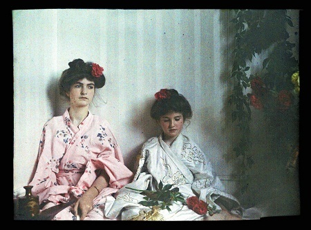 Những bức ảnh màu tuyệt đẹp chụp cách đây 100 năm - 12 Janet và Iris năm 1914.