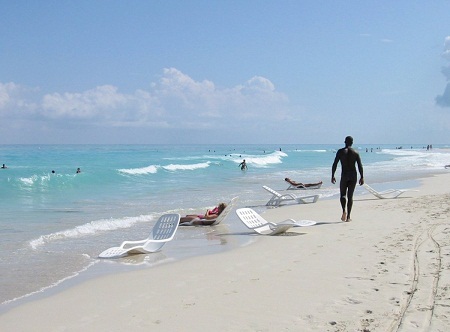 Cuba bất ngờ trở thành bối cảnh phim “lý tưởng” - 12 Thị trấn biển Varadero sở hữu những bãi biển cát trắng tuyệt
đẹp.