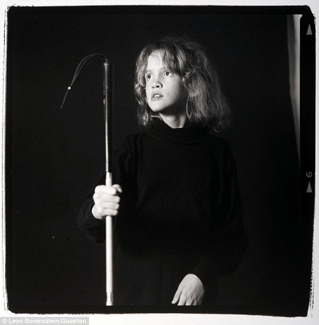 30 năm thực hiện bộ ảnh về con gái tật nguyền của người cha đơn thân - 9 Cuốn
sách ảnh ghi lại cuộc sống của Sharon trong suốt 30 năm qua.