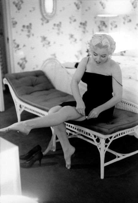 “Biểu tượng sex” Marilyn Monroe trang điểm như thế nào khi đi chơi? - 4 “Biểu tượng sex” Marilyn Monroe trang điểm như thế nào khi đi chơi?