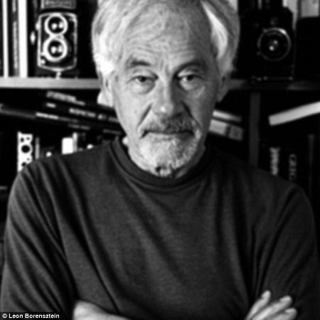 30 năm thực hiện bộ ảnh về con gái tật nguyền của người cha đơn thân - 10 Cuốn
sách ảnh ghi lại cuộc sống của Sharon trong suốt 30 năm qua.