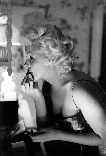 “Biểu tượng sex” Marilyn Monroe trang điểm như thế nào khi đi chơi? - 6 “Biểu tượng sex” Marilyn Monroe trang điểm như thế nào khi đi chơi?