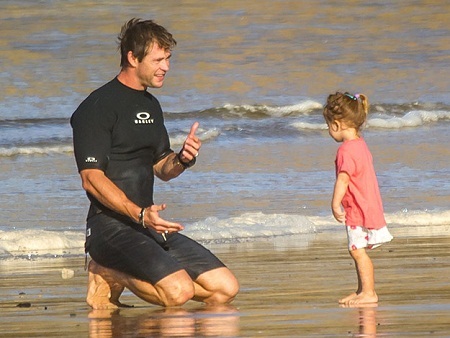 Những ông bố “hấp dẫn” nhất Hollywood - 4 Nam diễn viên Chris
Hemsworth