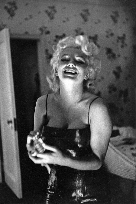 “Biểu tượng sex” Marilyn Monroe trang điểm như thế nào khi đi chơi? - 7 “Biểu tượng sex” Marilyn Monroe trang điểm như thế nào khi đi chơi?