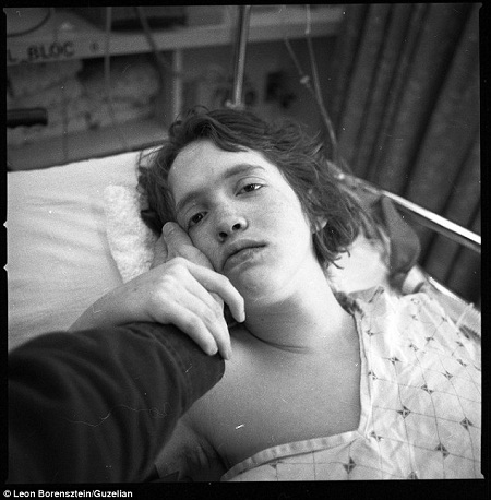 30 năm thực hiện bộ ảnh về con gái tật nguyền của người cha đơn thân - 14 Sharon hiện tại đã sống riêng trong một căn nhà ở gần nhà của
cha.