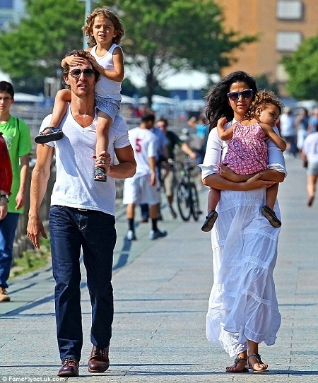 Những ông bố “hấp dẫn” nhất Hollywood - 9 Nam diễn viên Matthew
McConaughey