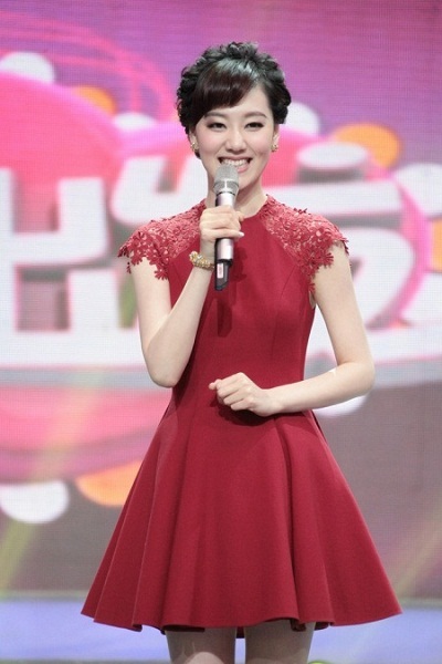 Trung Quốc ra lệnh cấm “diễn viên, ca sĩ làm... MC truyền hình” - 1 Nghề MC truyền hình ở Trung Quốc sẽ bị kiểm soát chặt chẽ trong thời gian tới. (Ảnh minh họa)