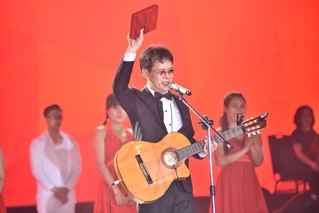 Nữ ca sĩ Hồng Nhung