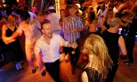 Ở những nơi “hồn nhiên” nhún nhảy nơi công cộng cũng... phạm pháp