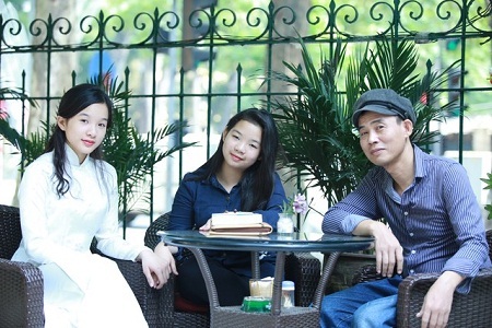 Nghệ sĩ Anh Tú và hai con gái Tú Linh-Thái Phương. Ảnh Nguyễn Dũng