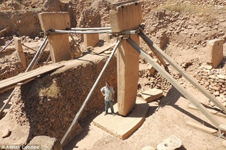 Có những cột đá được tìm thấy cao tới 6m.