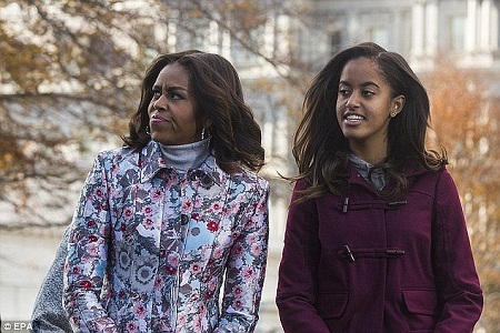 Nghỉ hè, con gái Tổng thống Obama thực tập trên phim trường - 4 Bà Obama đã từng chia sẻ về đam mê của con gái lớn trong
lĩnh vực làm phim.